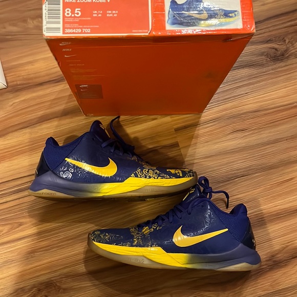 Nike Zoom Kobe 5 V Rings 2010 Size 8.5 Shoes 386429-702 Great OG Rare Jordan